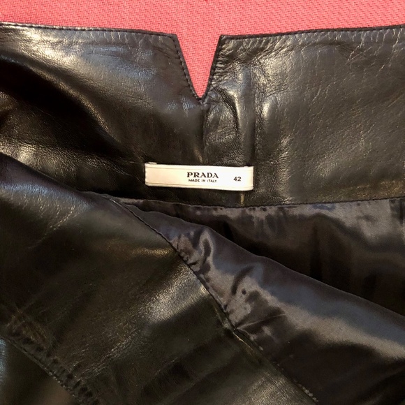 Vintage Prada Women's Black Leather Pleated Skirt w Logo Buckle - Picture 5 of 9